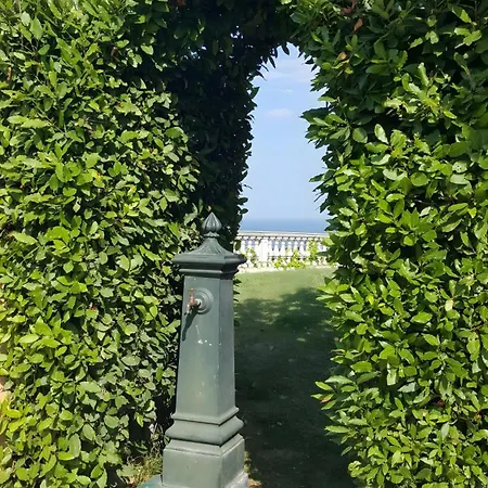 Semesterbostad Belvedere House - Rosa House *